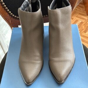 Simply Vera Vera Wang Taupe Ankle Booties